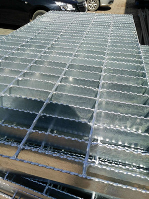 是否機器焊接的格柵板好？