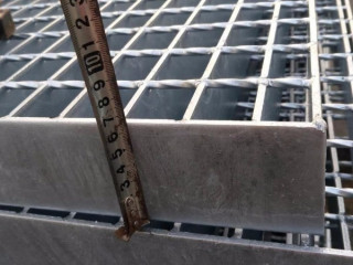 鋼結(jié)構(gòu)格柵板廠家對鋼格柵板表面處理方式 鋼結(jié)構(gòu)格柵板廠家對鋼格柵板表面處理方式